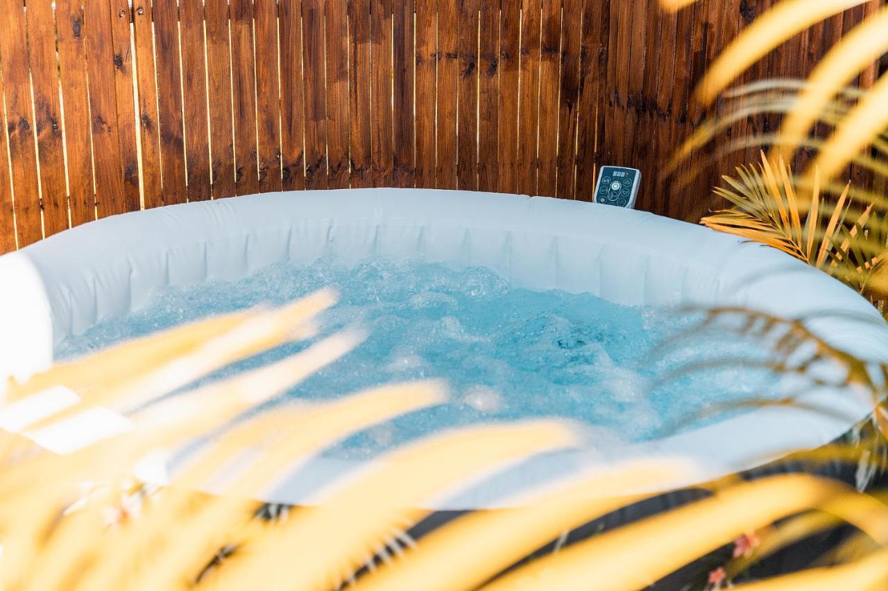 Charmant Chalet Avec Jacuzzi, L'Ile O Vert Saint-Philippe Εξωτερικό φωτογραφία